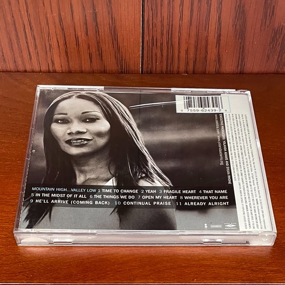 Yolanda Adams CD Mountain High Valley Low #6 studio album was released Sept 1999 - Picture 4 of 7
